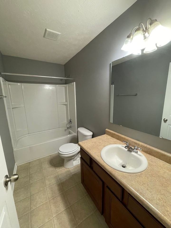 7935 Bombay Ln - Photo 6 of 19