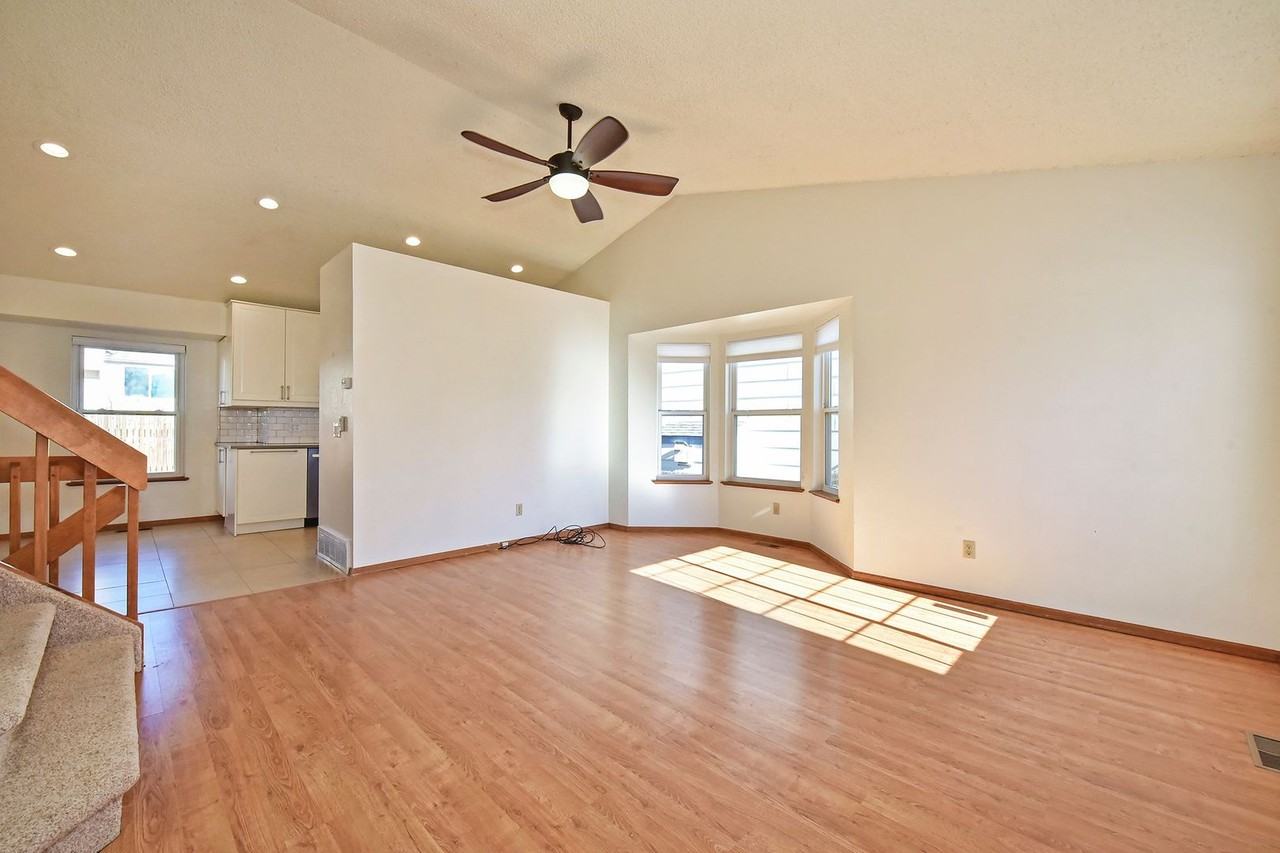 4330 Archwood Dr - Photo 2 of 28