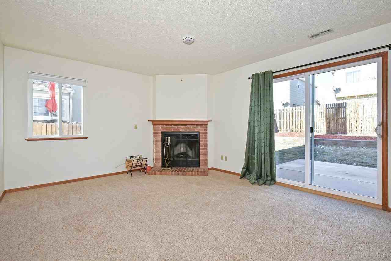 4330 Archwood Dr - Photo 4 of 28