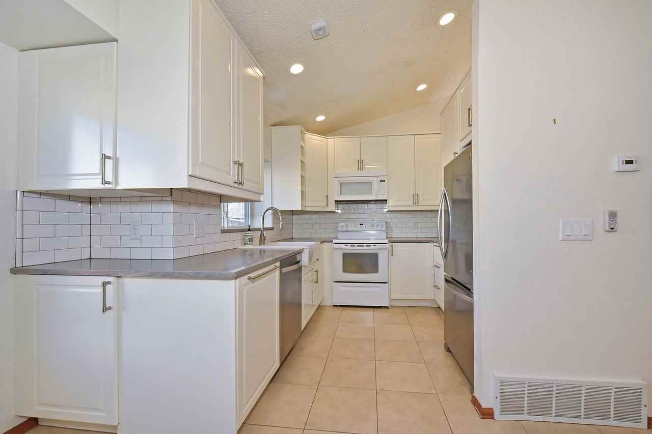 4330 Archwood Dr - Photo 5 of 28