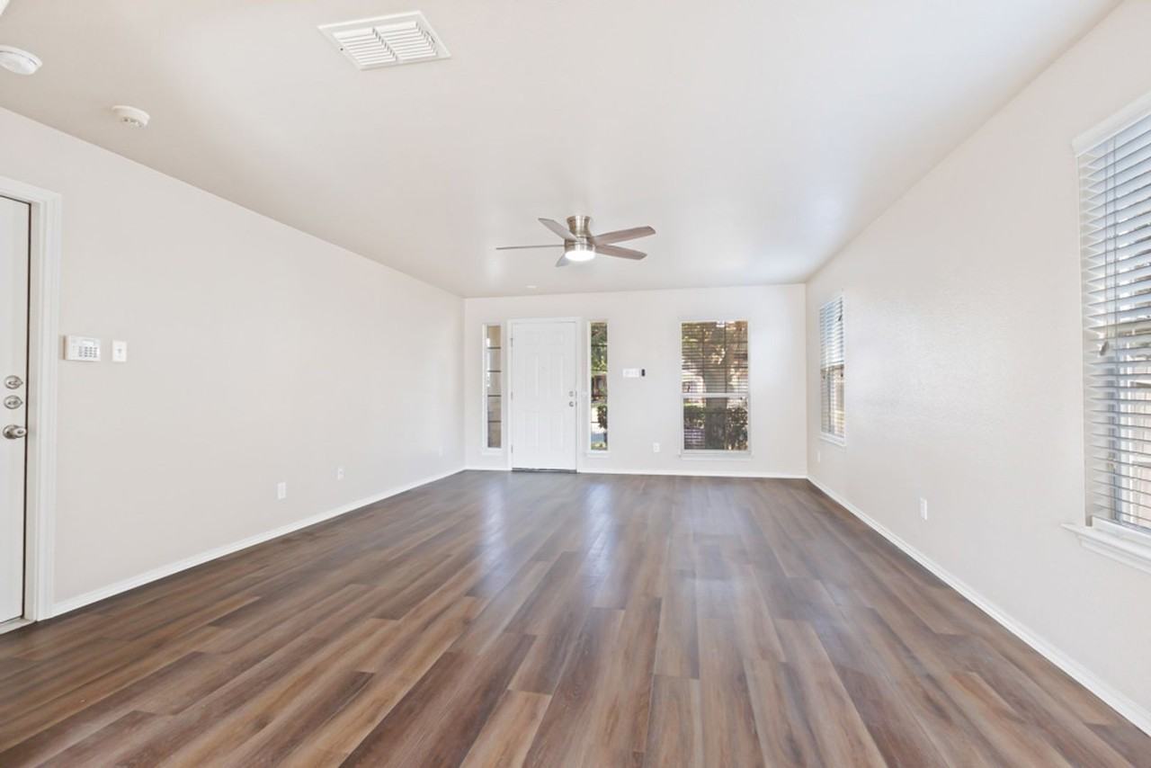 8968 Scarlet Crk - Photo 3 of 25