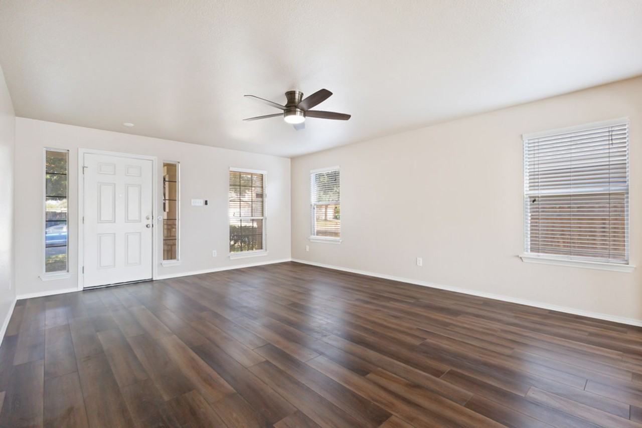 8968 Scarlet Crk - Photo 4 of 25