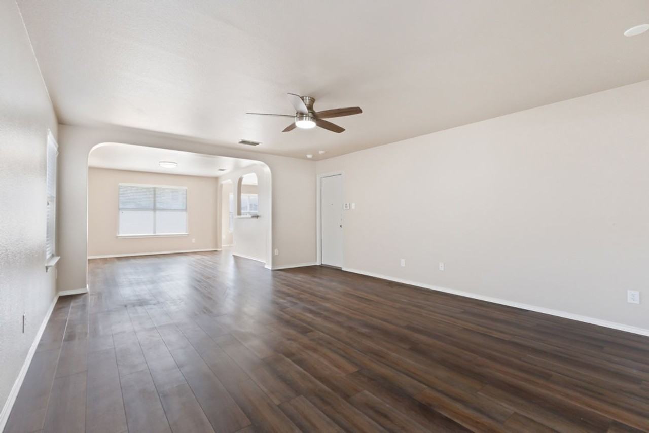 8968 Scarlet Crk - Photo 5 of 25