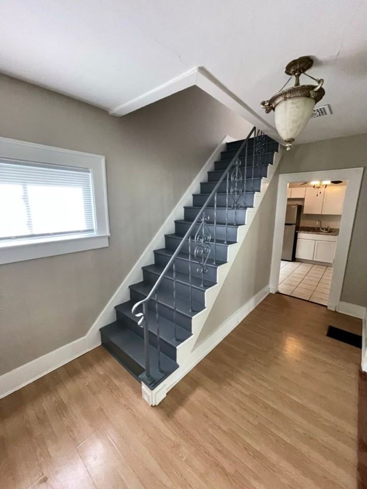 9 W Market St - Photo 4 of 33