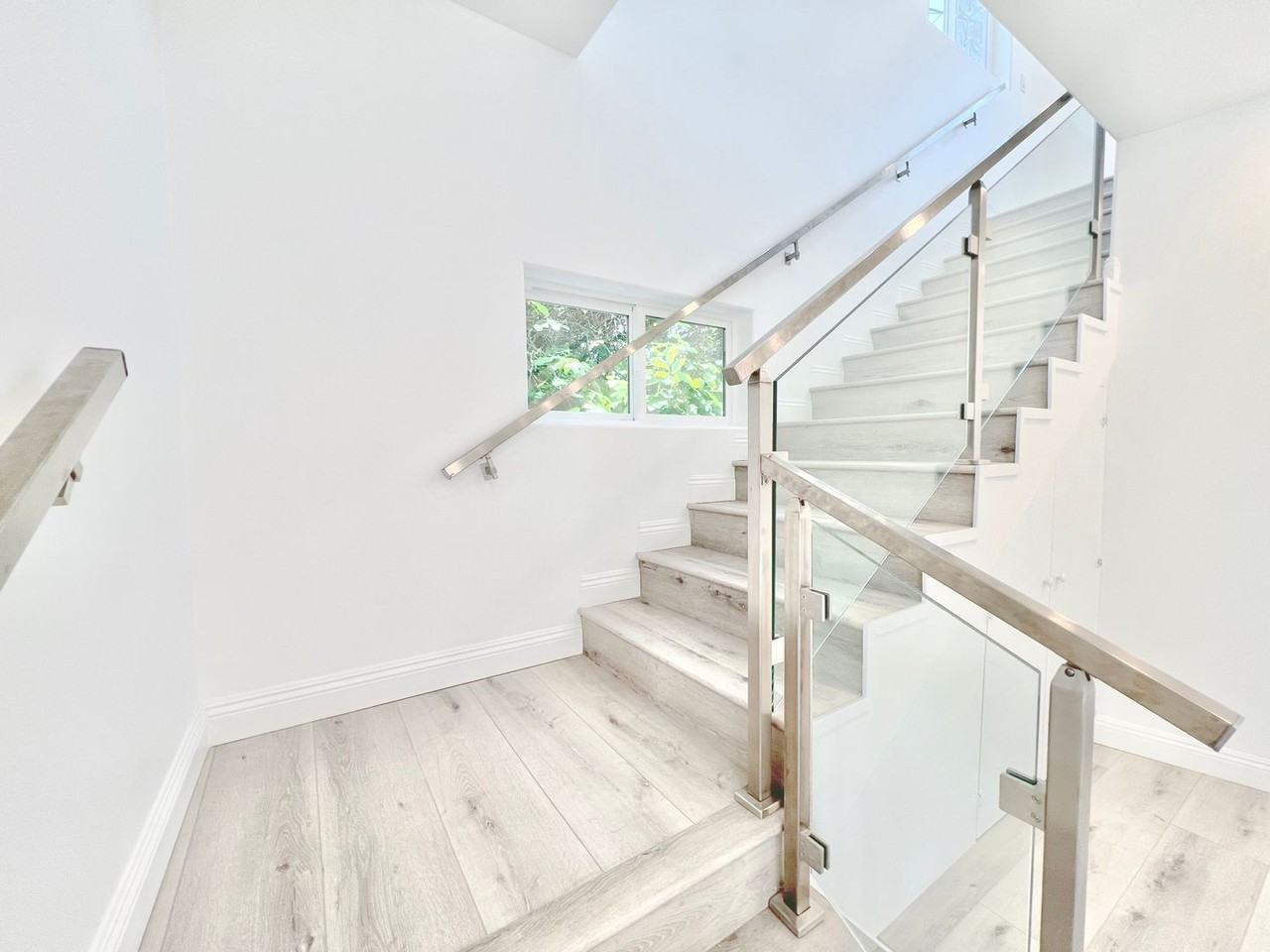 2041 Linnington Ave - Photo 4 of 20