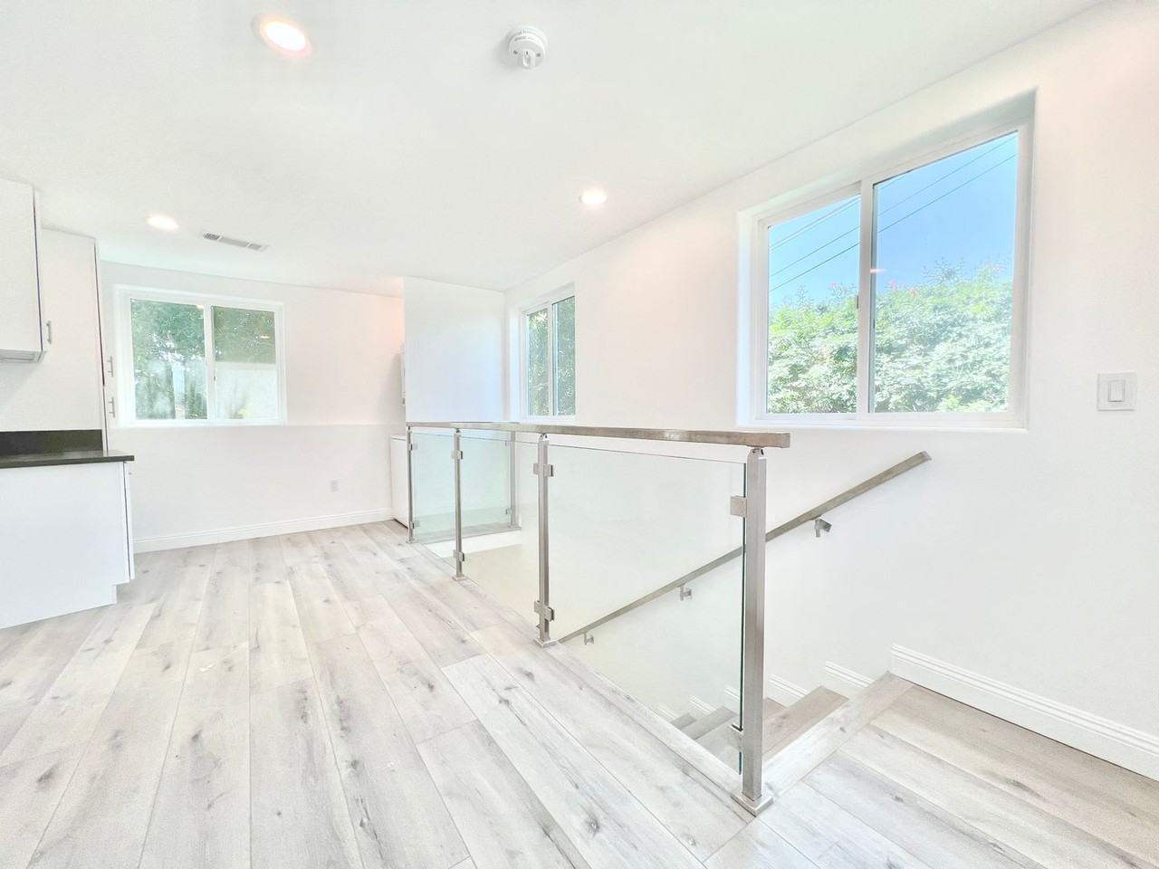 2041 Linnington Ave - Photo 6 of 20