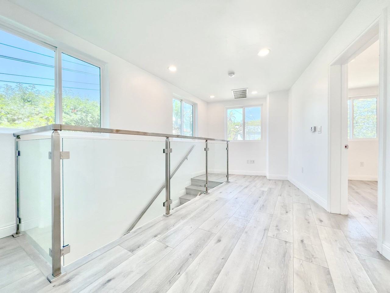 2041 Linnington Ave - Photo 7 of 20