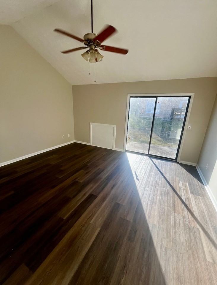 407 Lugenia Dr - Photo 2 of 11