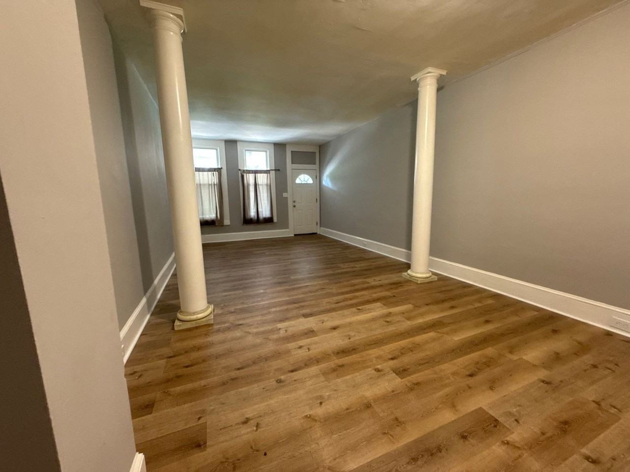 3030 Clifton Park Ter - Photo 3 of 15