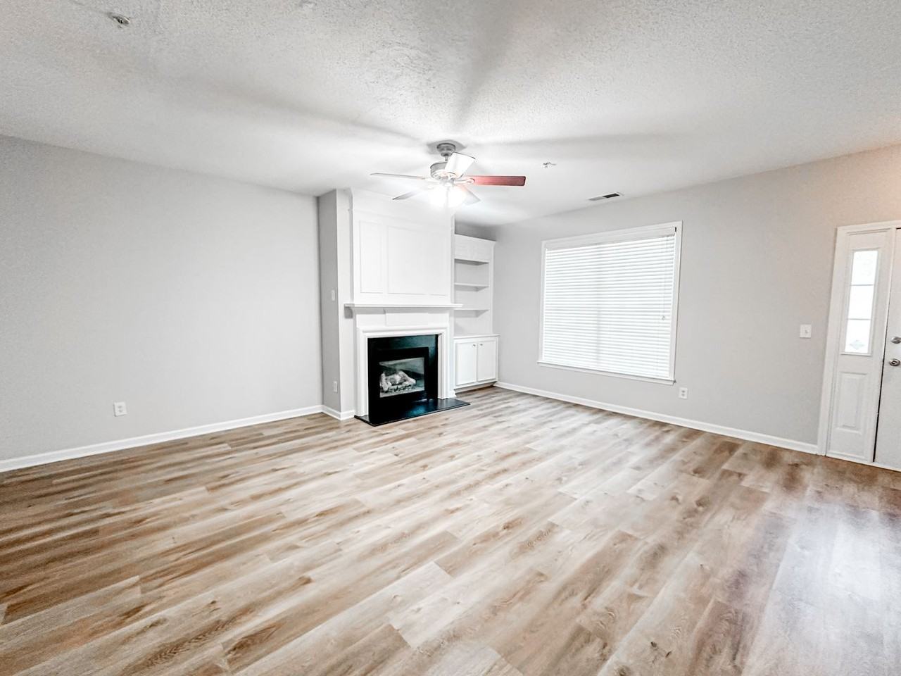 139 Riverstone Commons Cir - Photo 3 of 27