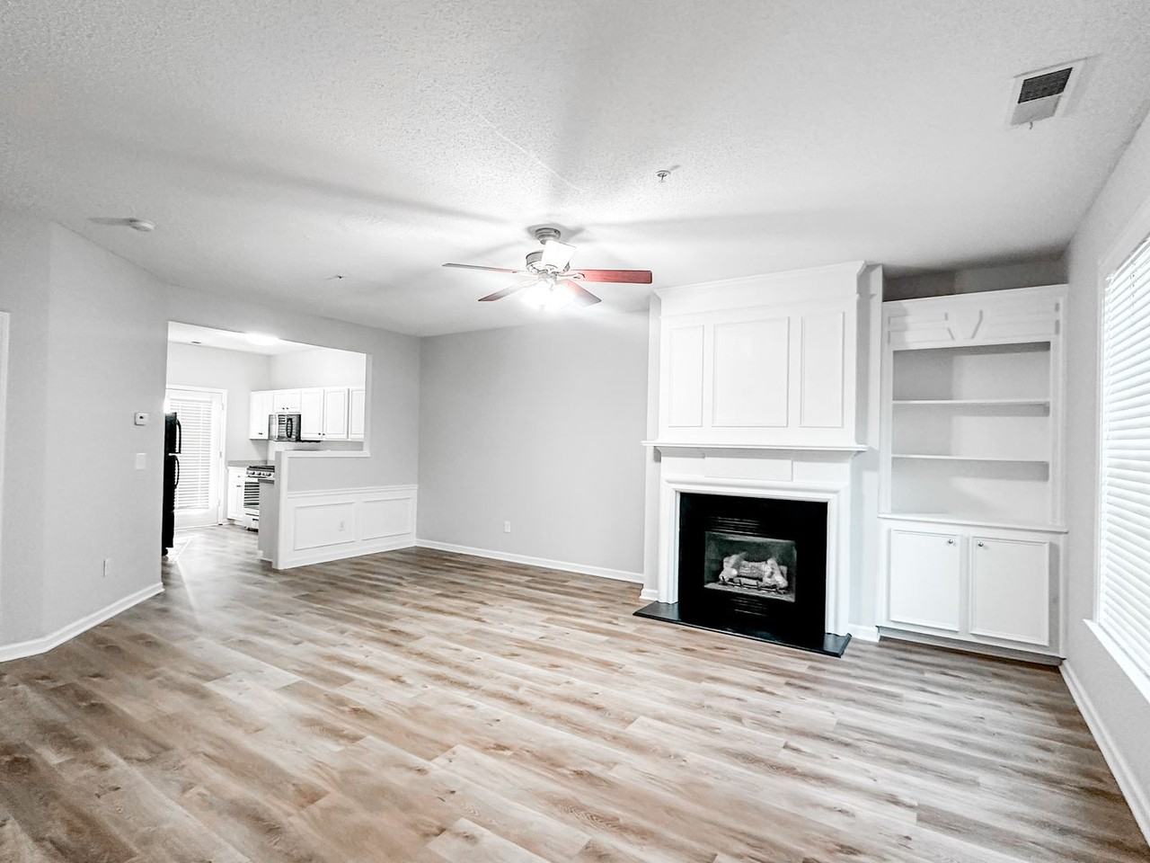 139 Riverstone Commons Cir - Photo 4 of 27