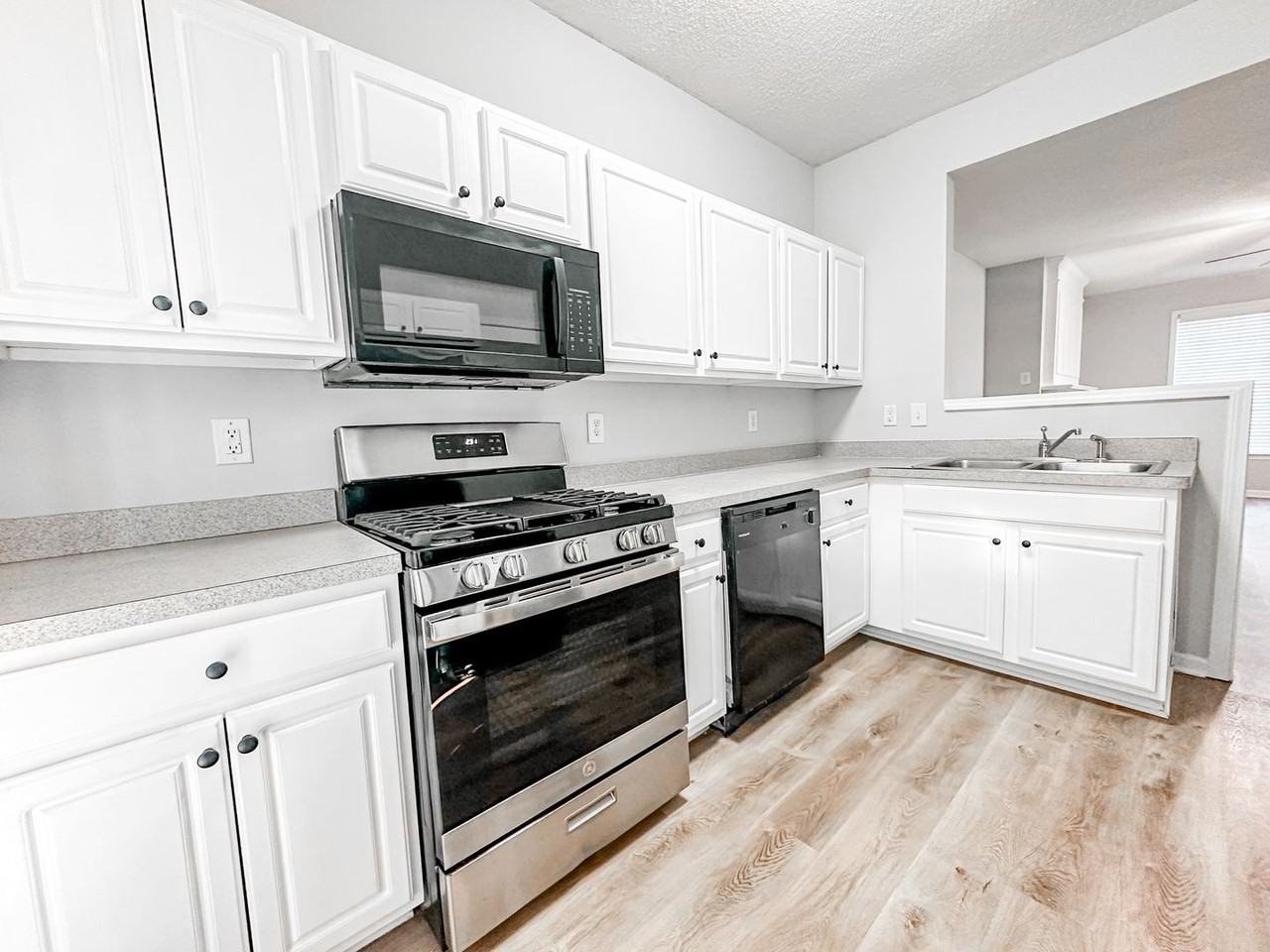 139 Riverstone Commons Cir - Photo 7 of 27