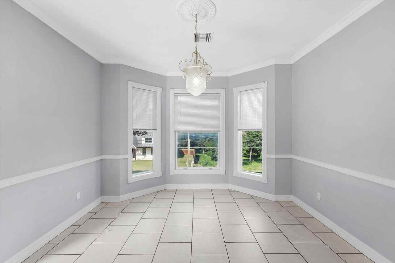 308 Westlane Circle - Photo 4 of 15