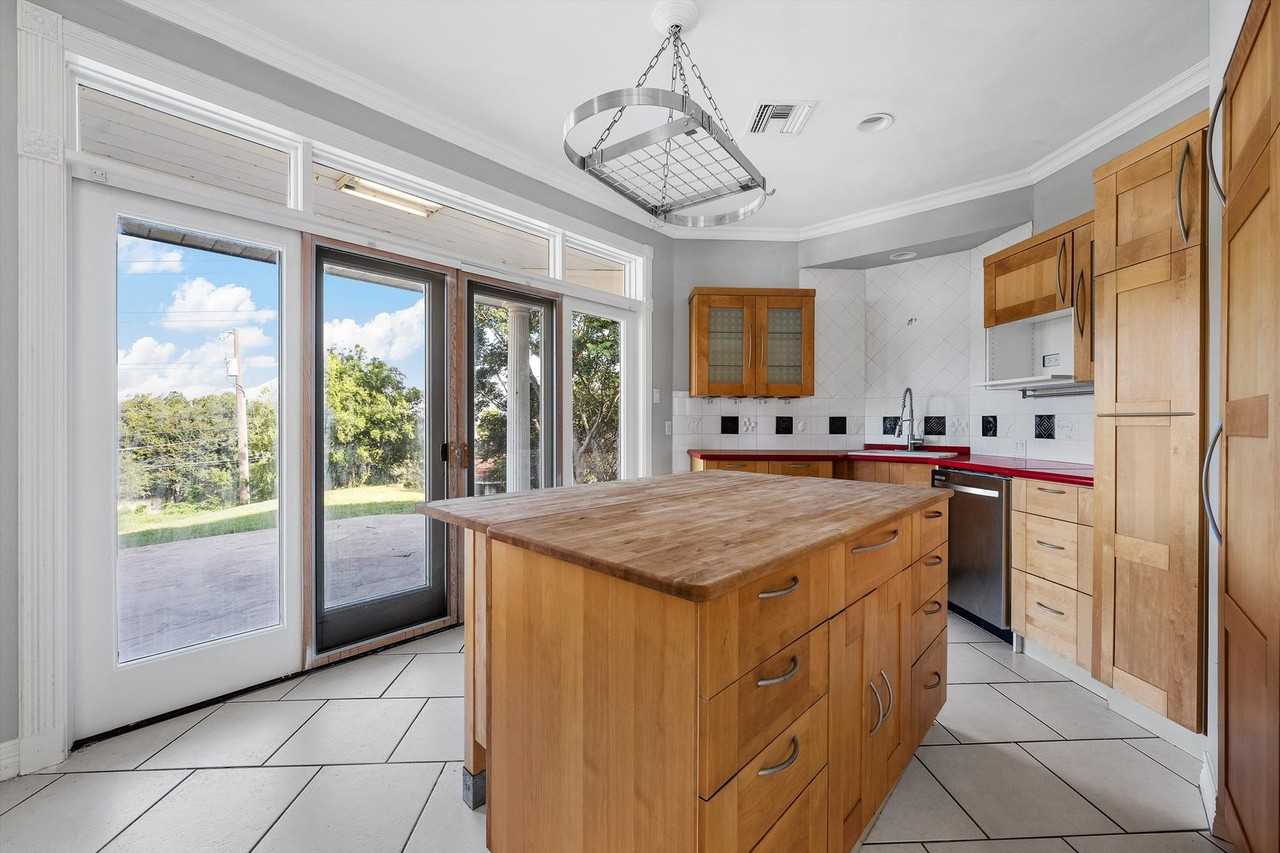 308 Westlane Circle - Photo 6 of 15