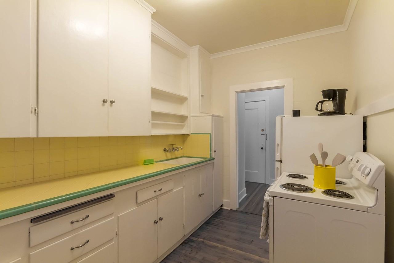 Carlyle Apartments - Photo 7 of 37