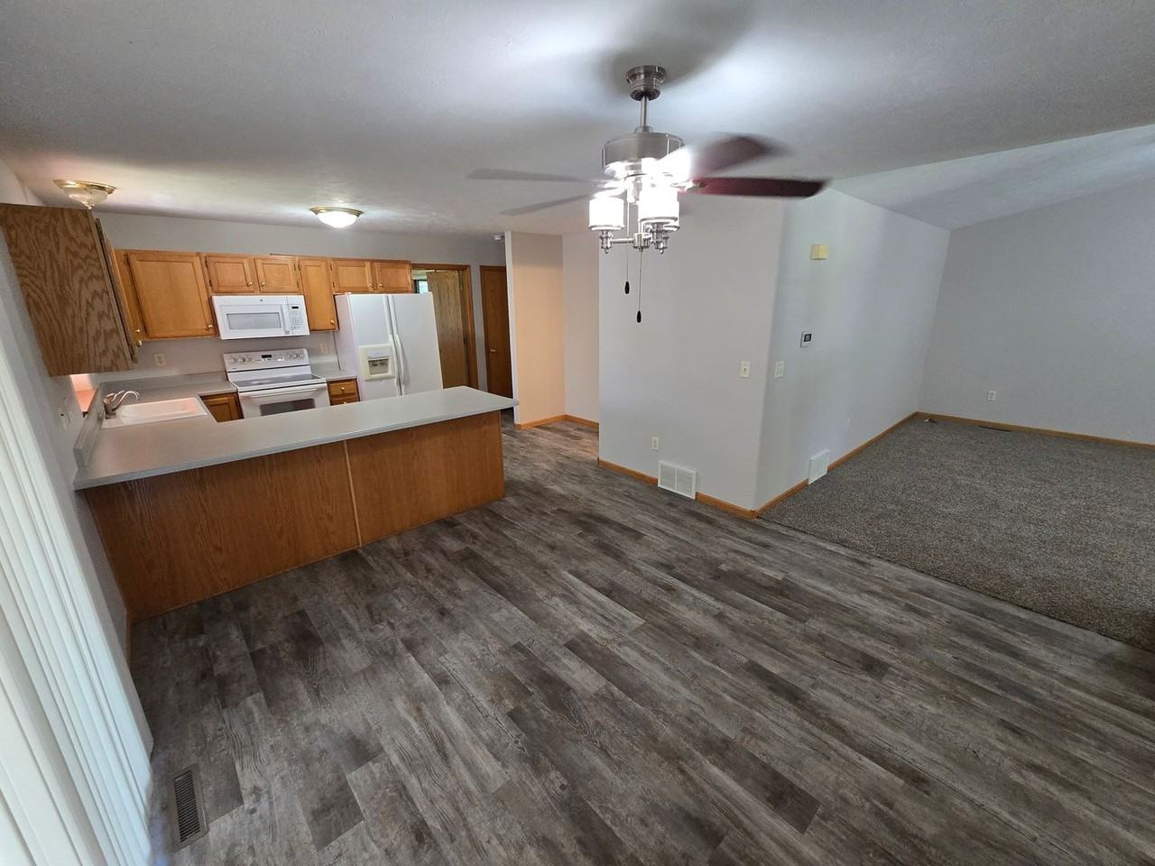 2424 N Howard Ave - Photo 3 of 12