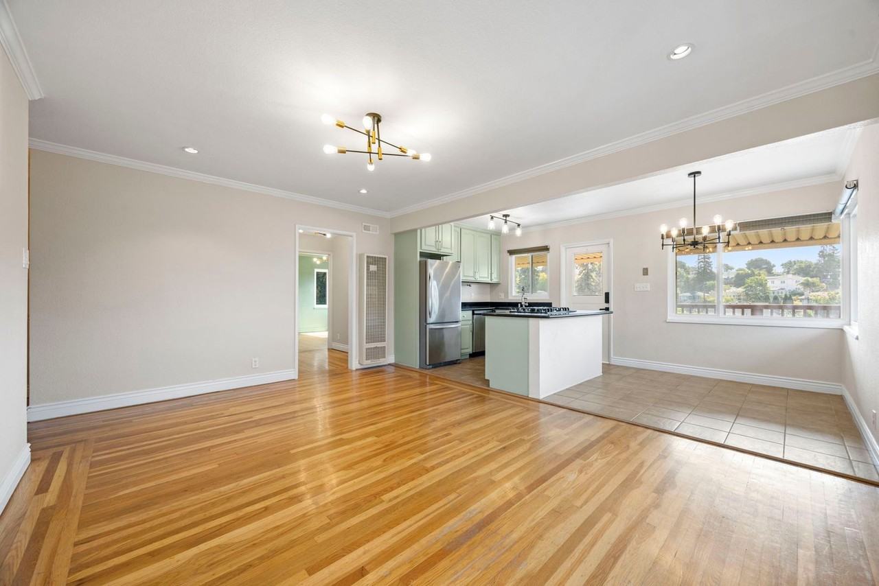 866 Erie St - Photo 3 of 24