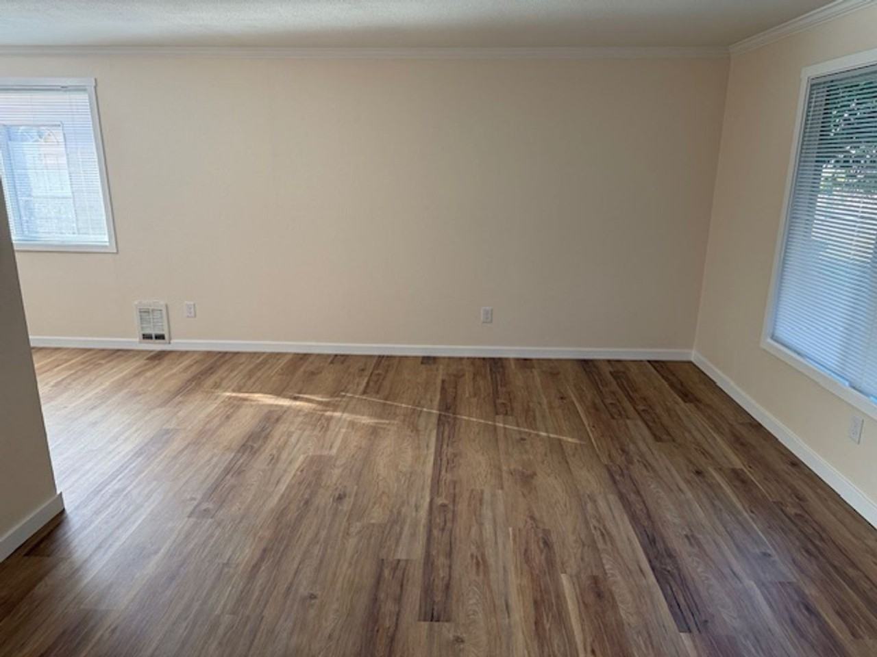 3325 Rockefeller Ave - Photo 2 of 14