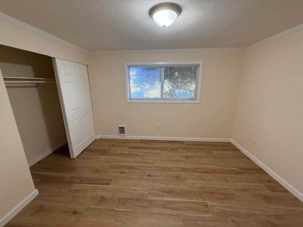 3325 Rockefeller Ave - Photo 7 of 14