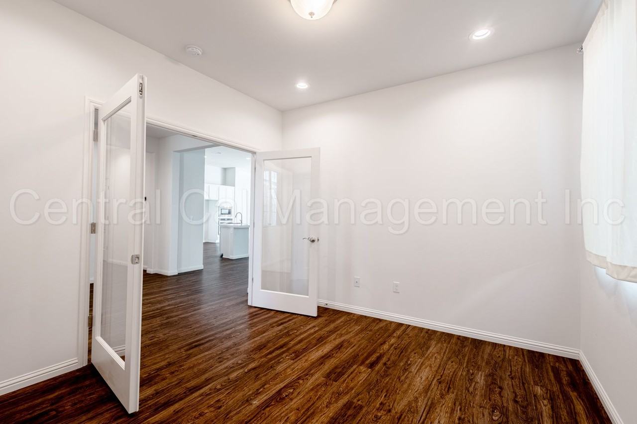 13703 Pixton Ave - Photo 6 of 42