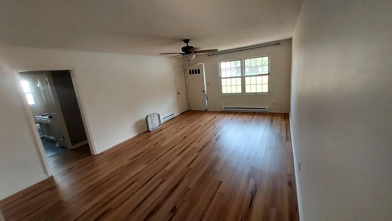 2112 Charles Dr - Photo 4 of 10