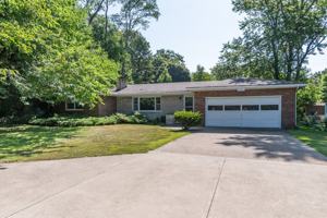 featured image of 2003 Lakeshore Dr