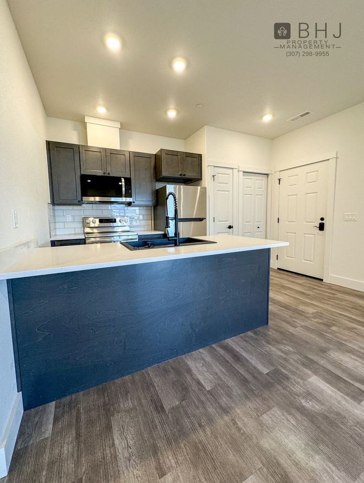 961 Covey Run - Photo 2 of 48