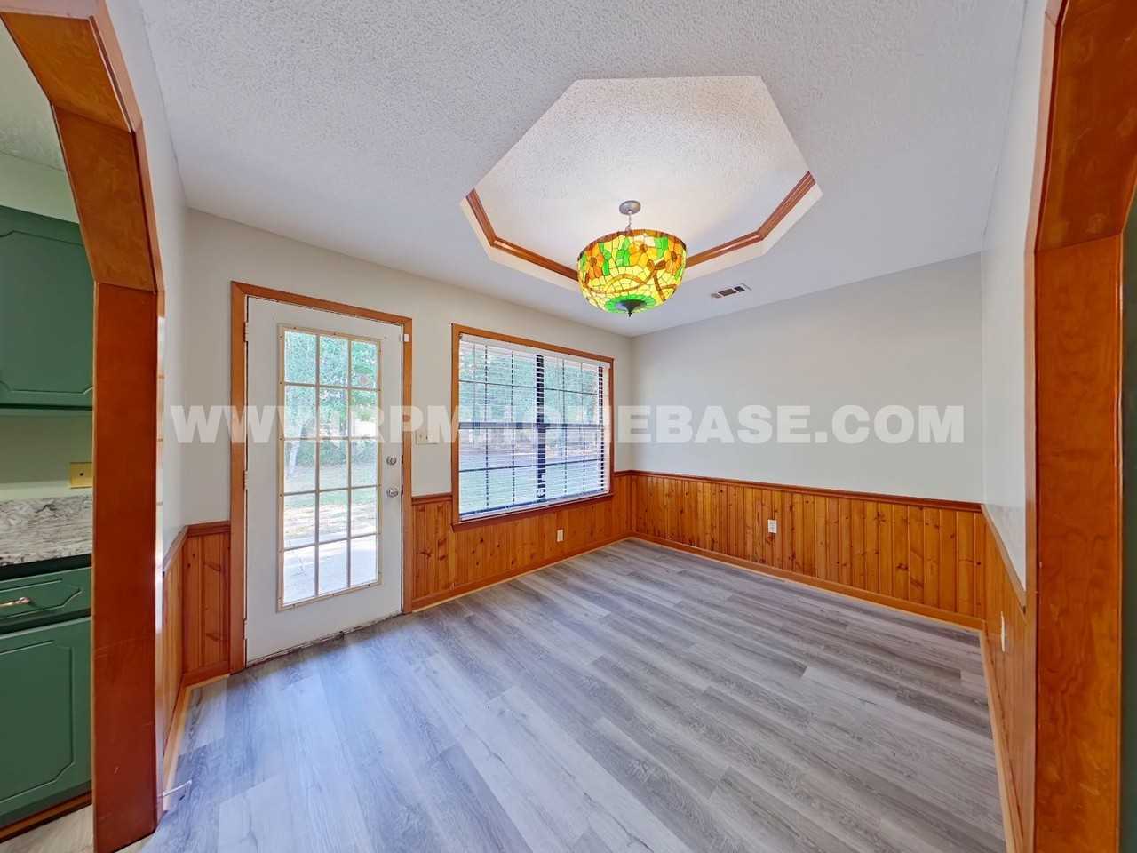 612 Moss Dr - Photo 4 of 19