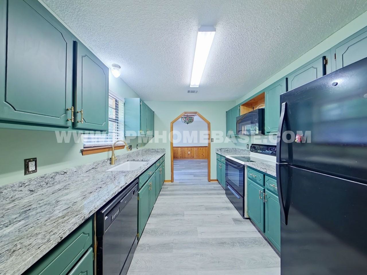 612 Moss Dr - Photo 5 of 19