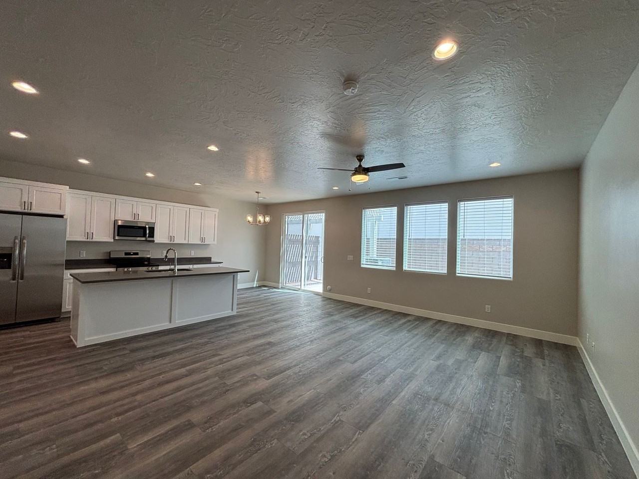 929 S 4380 W - Photo 4 of 36