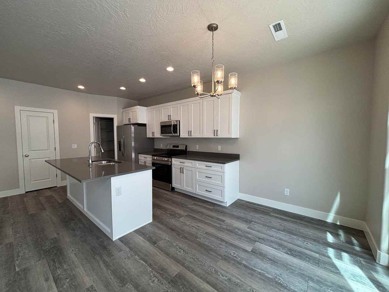 929 S 4380 W - Photo 6 of 36