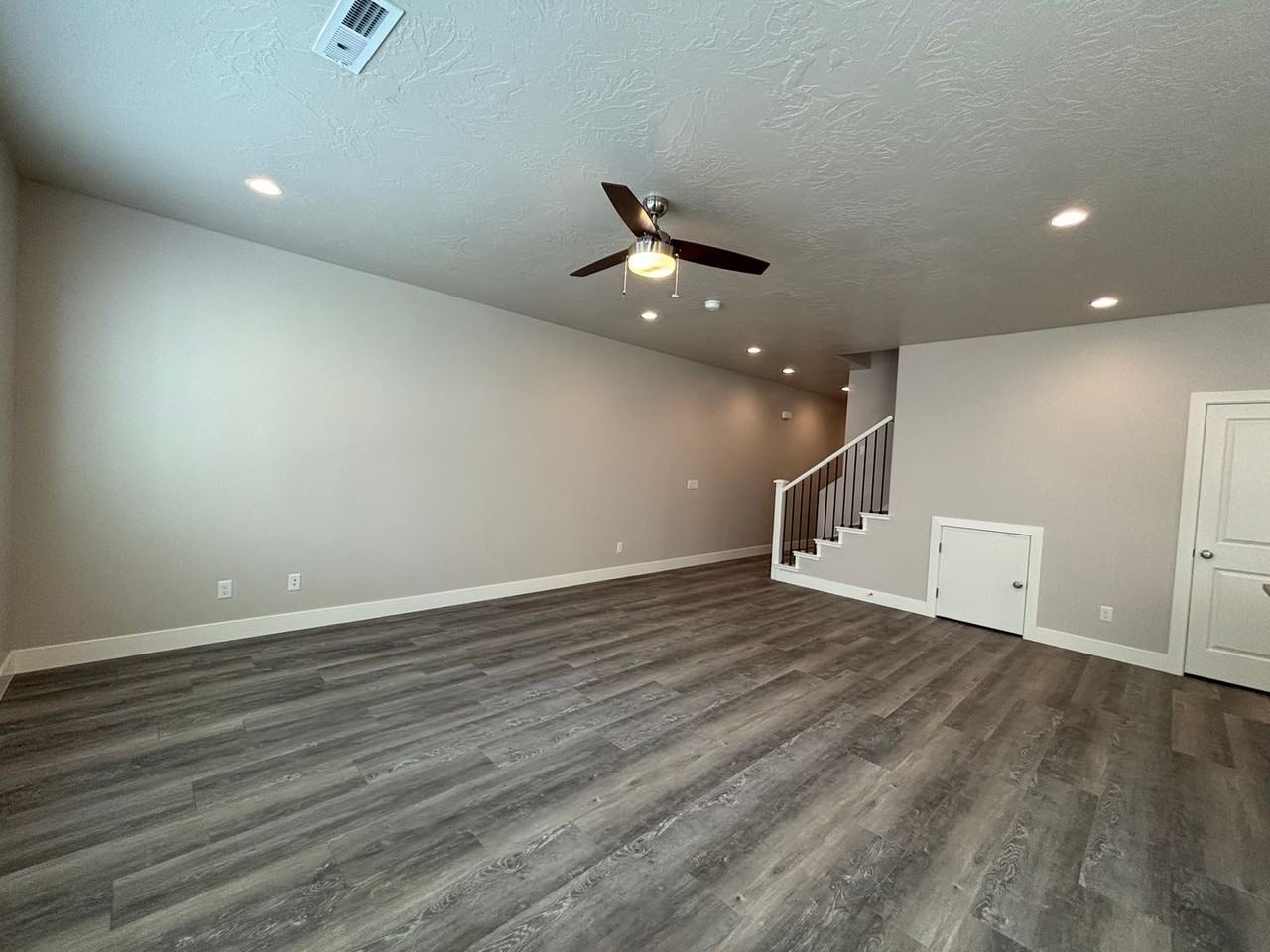 929 S 4380 W - Photo 7 of 36