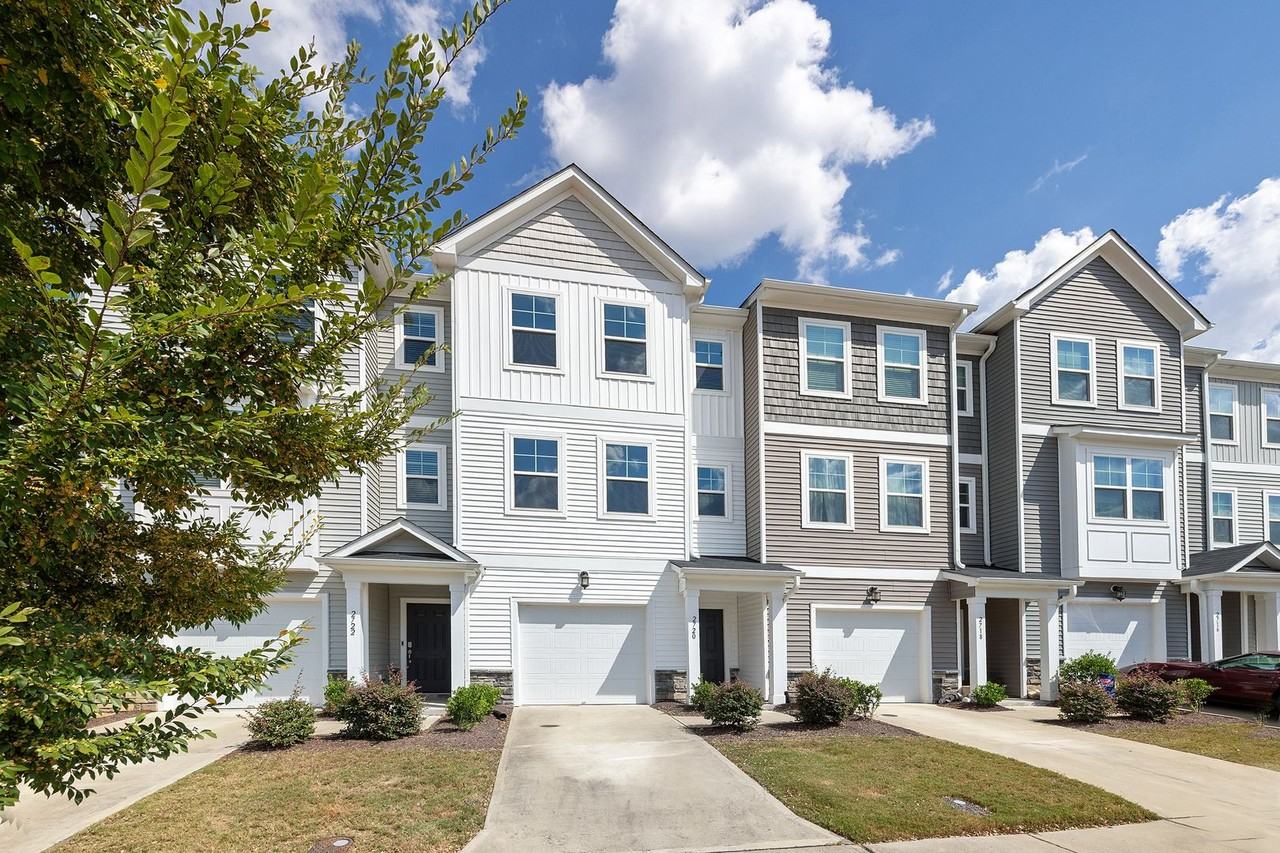 2720 Burgundy Star Dr - Photo 2 of 35