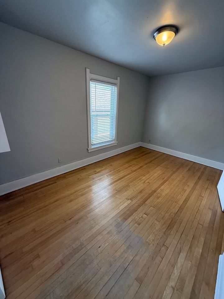 1522 N Cass St - Photo 5 of 12