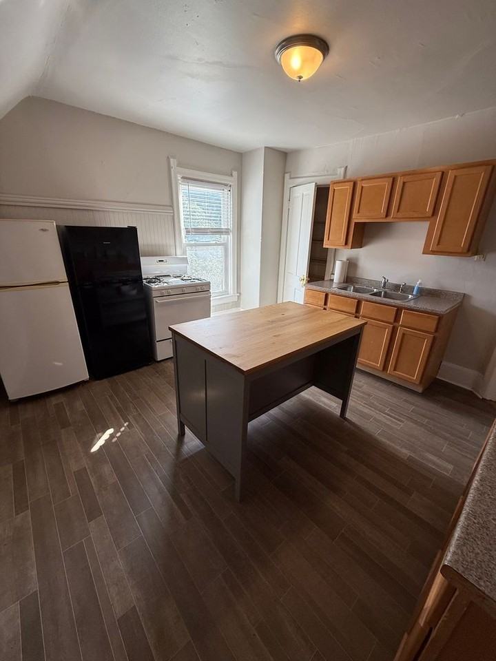 1522 N Cass St - Photo 6 of 12