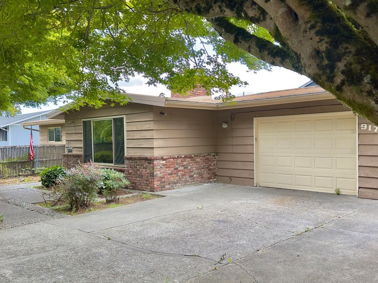 917 East Seattle Street - Photo 2 of 37