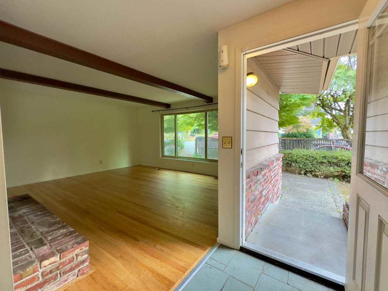 917 East Seattle Street - Photo 7 of 37