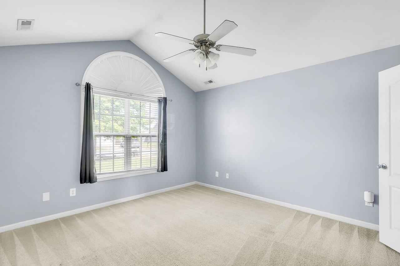 1948 Yellowbrick Rd - Photo 5 of 11