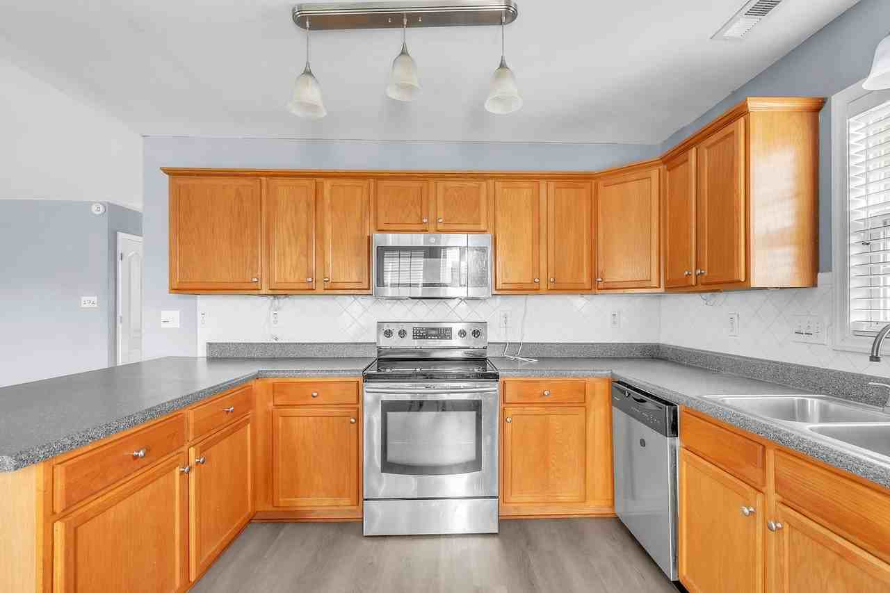 1948 Yellowbrick Rd - Photo 6 of 11