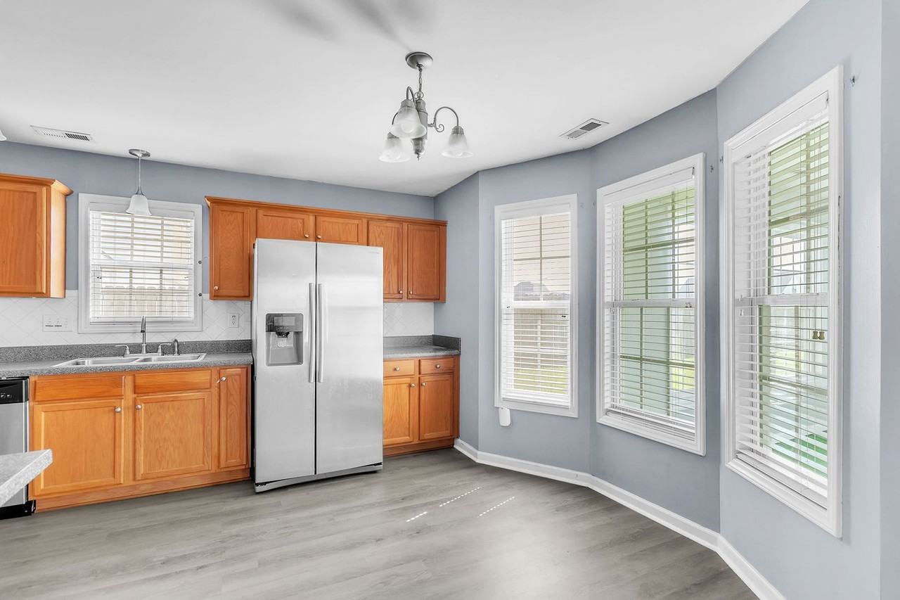 1948 Yellowbrick Rd - Photo 7 of 11