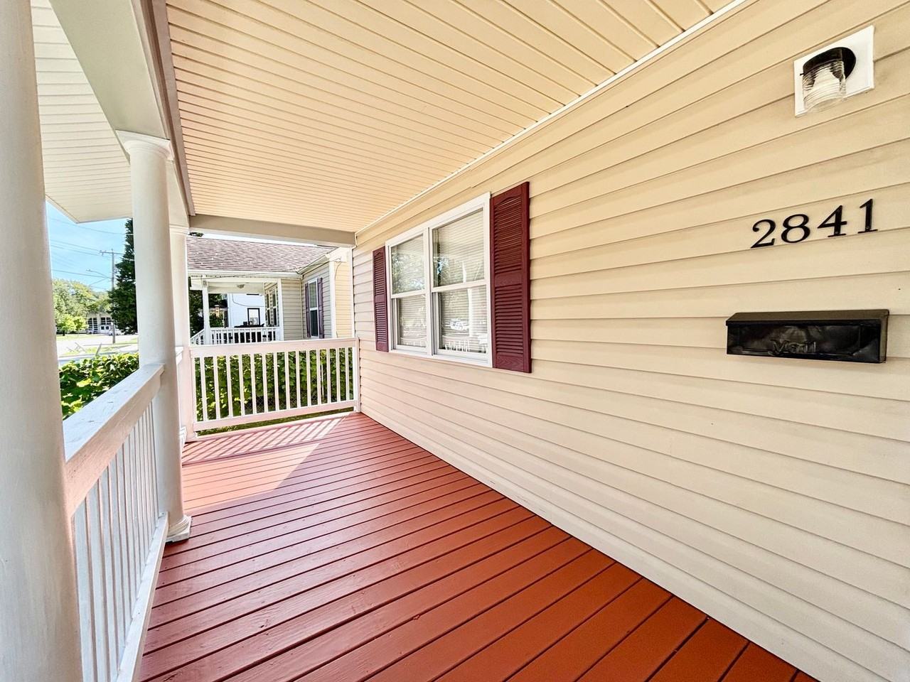 2841 Earlscourt Ave - Photo 3 of 17