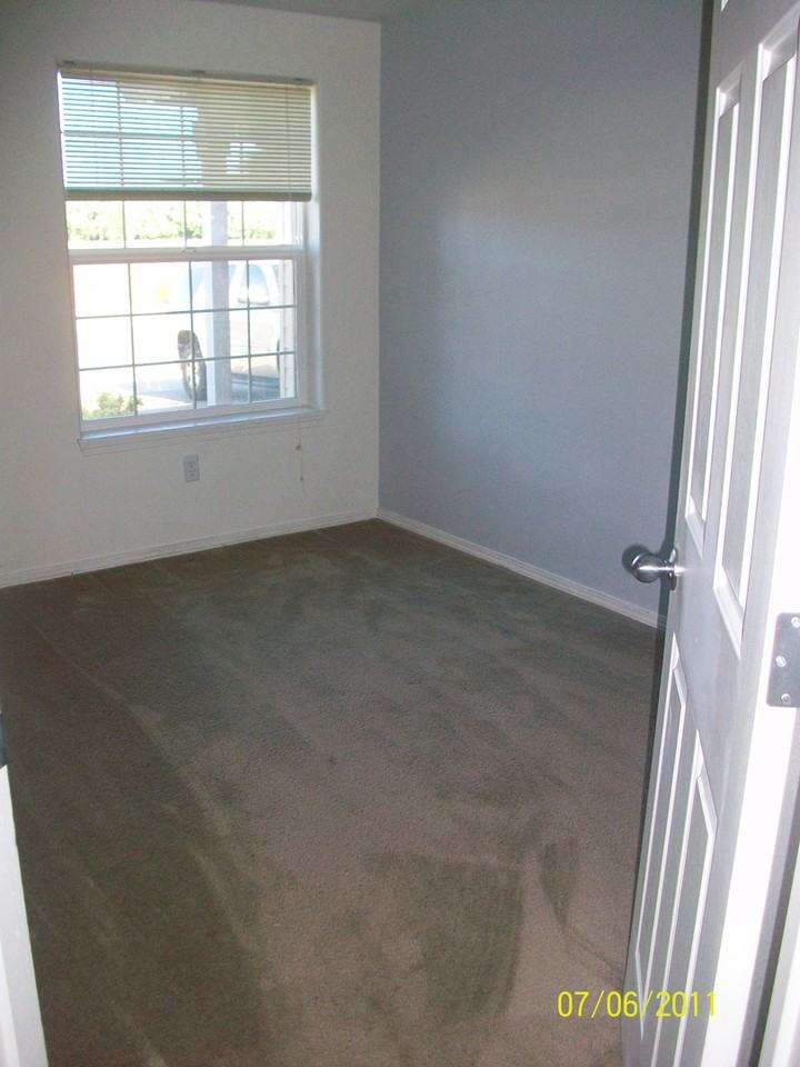 3557 Ne Hembree St - Photo 5 of 9