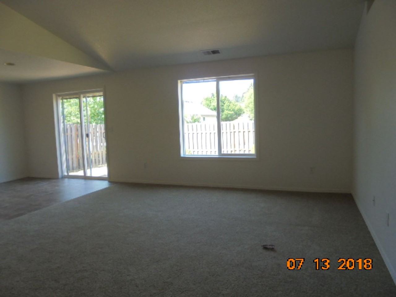 3557 Ne Hembree St - Photo 7 of 9