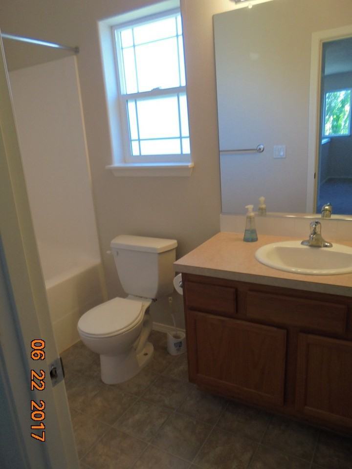 1815 Nw 23rd St - Photo 3 of 17