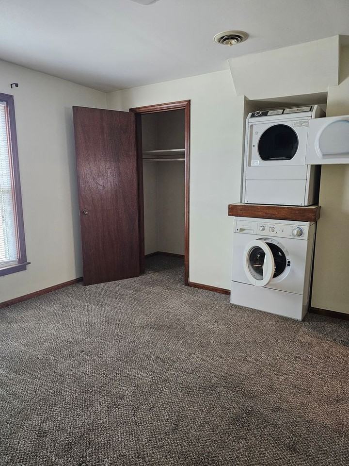 313 N Grove St - Photo 6 of 12