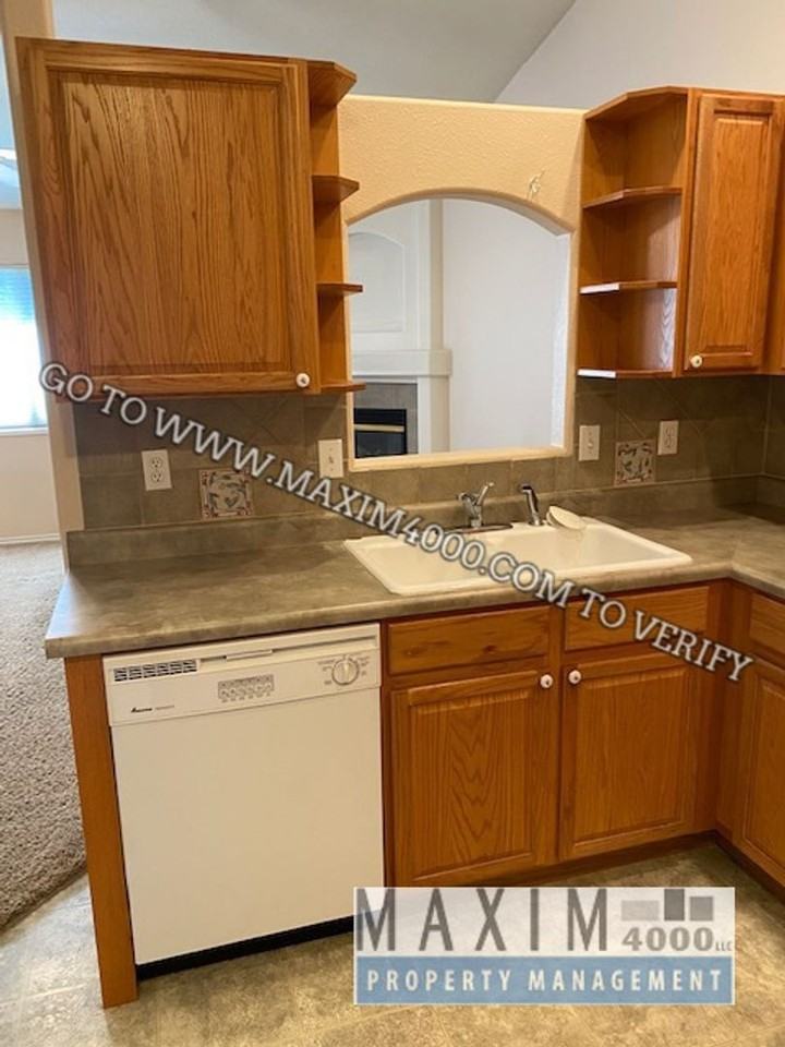 2499 Interlochen Ct #4A - Photo 6 of 15