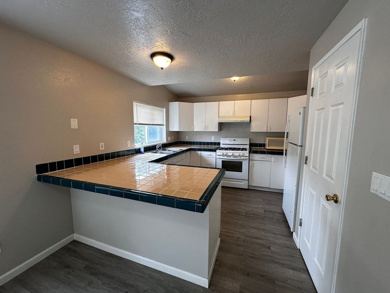 3650 Sw Coast Ave - Photo 7 of 25