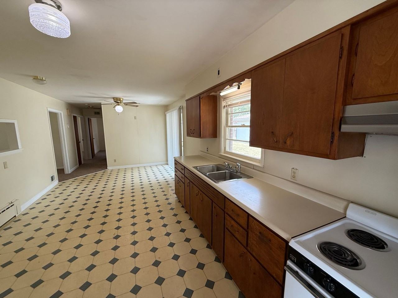 162 Robin Rd - Photo 3 of 14
