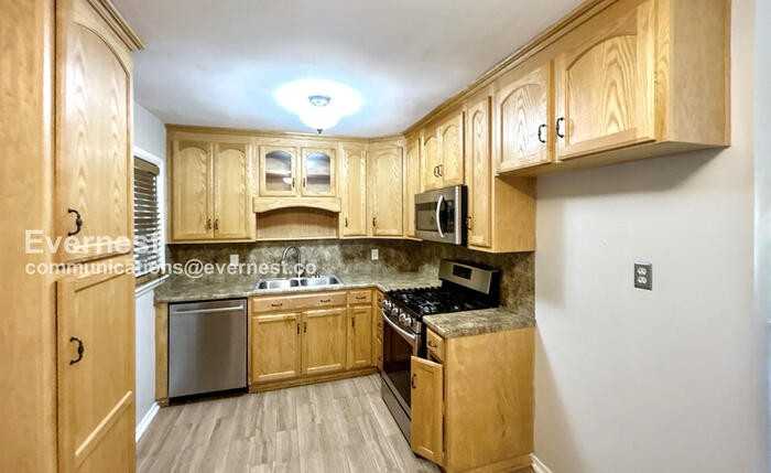 901 Hagwood Rd - Photo 2 of 19