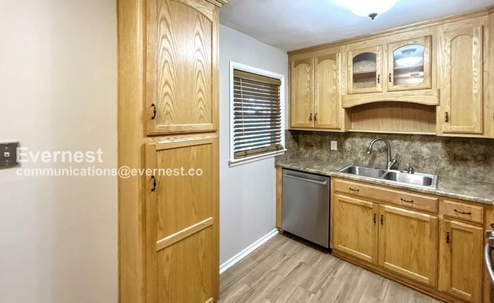 901 Hagwood Rd - Photo 3 of 19